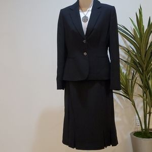 Tahari - Pleated 2 Piece Suit